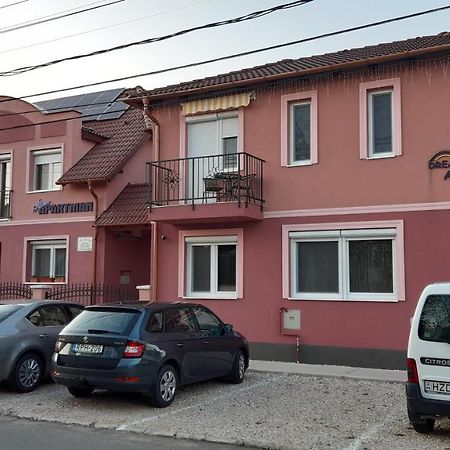 Alom Apartman Hajdúszoboszló Eksteriør bilde